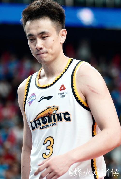 辽宁男篮官方:赵继伟确诊为左腿后侧肌肉拉伤 辽宁男篮官方:赵继伟确诊为左腿后侧肌肉拉伤